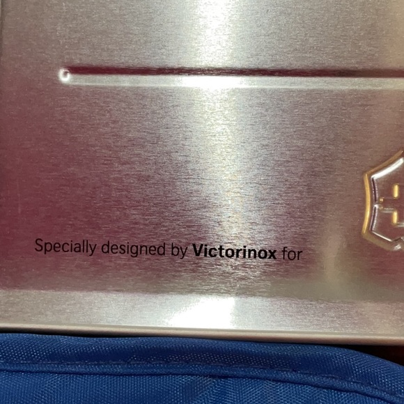 Swiss Air Hard case travel kit - Picture 3 of 5